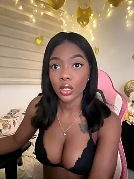 Snapshot of Vane_Rossee chatting on 11.10.25 Vane Rossee online show from 11.10.25