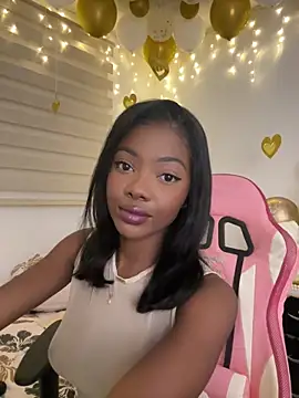 Snapshot of Vane_Rossee chatting on 11.12.25 Vane Rossee online show from 11.12.25