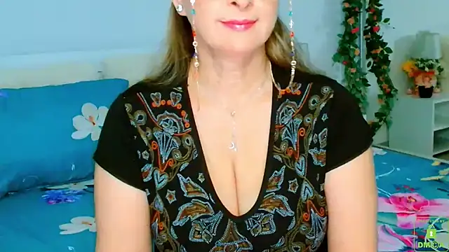 Snapshot of Tyana40 chatting on 03.21.25 Tyana40 online show from 03.21.25