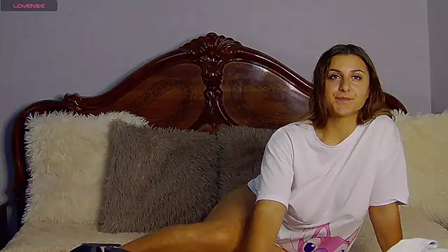 NicolePlay online show from 10.30.25