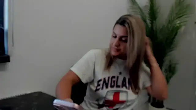 Snapshot of NicolePlay chatting on 05.30.26 NicolePlay online show from 05.30.26