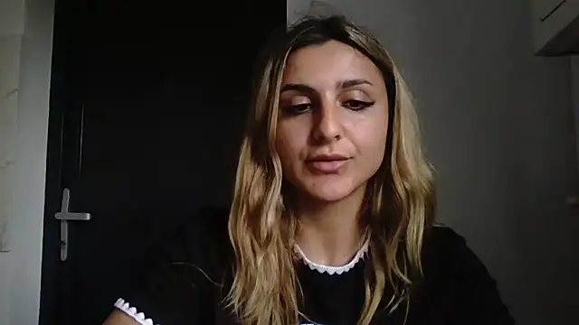 Snapshot of NicolePlay chatting on 06.03.26 NicolePlay online show from 06.03.26