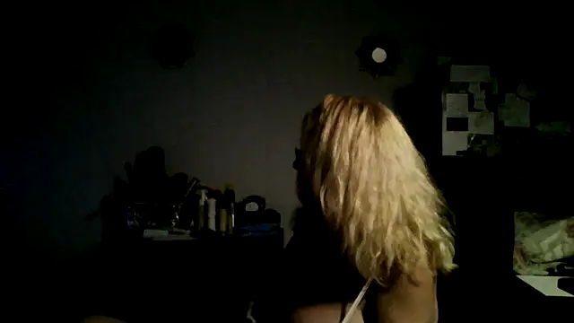 Snapshot of XTRAHORNYONE chatting on 10.05.25 XTRAHORNYONE online show from 10.05.25