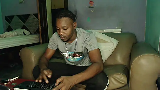 Snapshot of Tirichexxx chatting on 12.08.24 Tirichexxx online show from 12.08.24