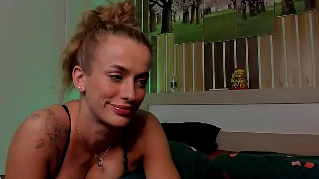 Snapshot of Dora_Banks chatting on 04.29.26 Dora Banks online show from 04.29.26