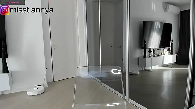 hotdeedee online show from 12.12.24