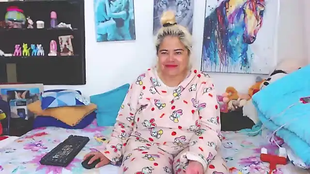 estrellita fugaz16x online show from 02.12.25