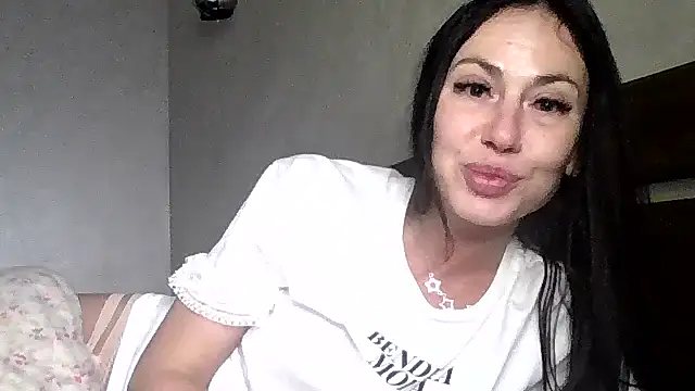 JulianaGold1 online show from 11.19.25