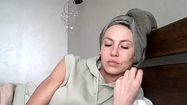 JulianaGold1 online show from 04.19.26