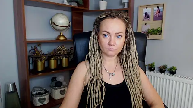 Snapshot of KayaMagic chatting on 12.11.24 KayaMagic online show from 12.11.24