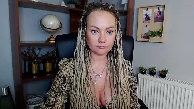 Snapshot of KayaMagic chatting on 12.18.24 KayaMagic online show from 12.18.24