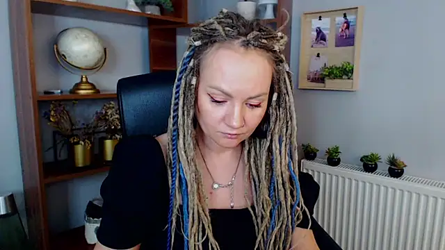 Snapshot of KayaMagic chatting on 01.30.25 KayaMagic online show from 01.30.25