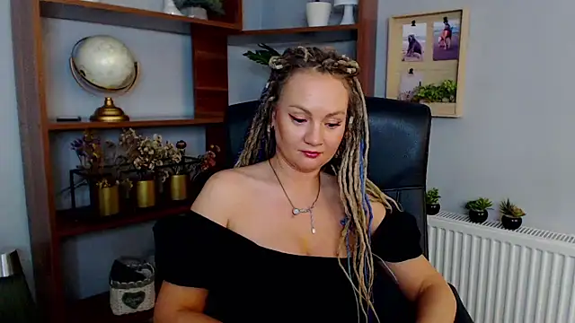 Snapshot of KayaMagic chatting on 01.30.25 KayaMagic online show from 01.30.25