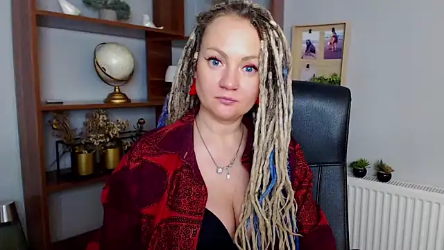 Snapshot of KayaMagic chatting on 02.11.25 KayaMagic online show from 02.11.25