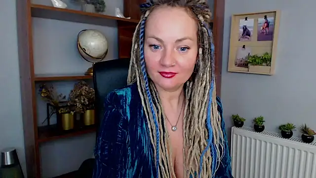 Snapshot of KayaMagic chatting on 02.12.25 KayaMagic online show from 02.12.25