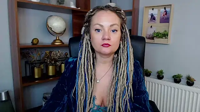 Snapshot of KayaMagic chatting on 02.13.25 KayaMagic online show from 02.13.25