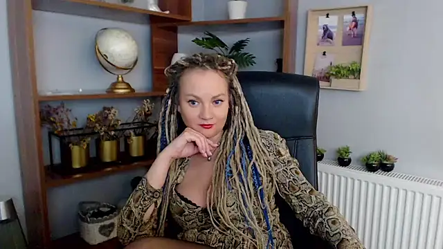 Snapshot of KayaMagic chatting on 02.18.25 KayaMagic online show from 02.18.25