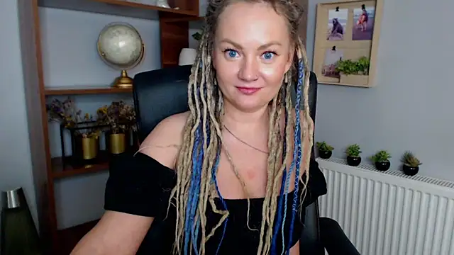 Snapshot of KayaMagic chatting on 03.13.25 KayaMagic online show from 03.13.25