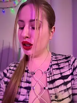 AlisaWhite online show from 03.13.25