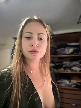 AlisaWhite online show from 10.24.25