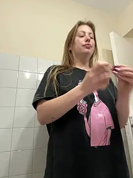 Snapshot of AlisaWhite chatting on 03.18.26 AlisaWhite online show from 03.18.26