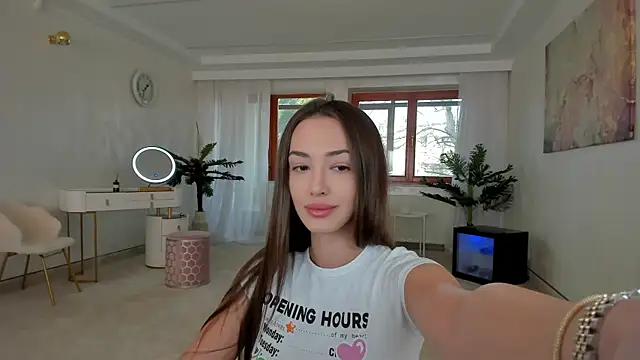 TiffanyHouston  online show from 02.13.25