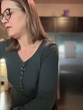 MaiseKnox online show from 11.11.25