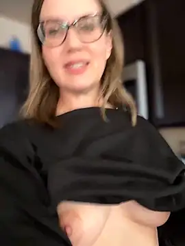 MaiseKnox online show from 04.22.26