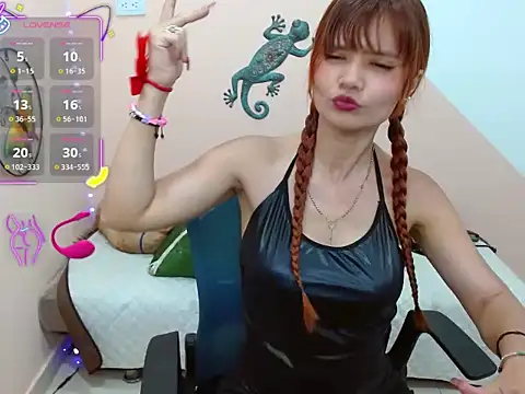 Snapshot of miss_tinnymafe chatting on 09.24.25 miss tinnymafe online show from 09.24.25