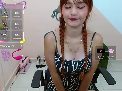 Snapshot of miss_tinnymafe chatting on 09.30.25 miss tinnymafe online show from 09.30.25