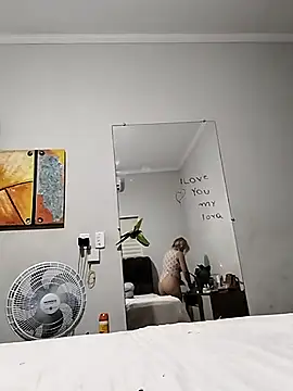 vivifernades online show from 02.14.25