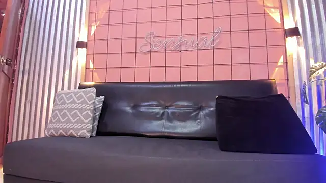 Snapshot of martin_killer chatting on 03.18.25 martin killer online show from 03.18.25