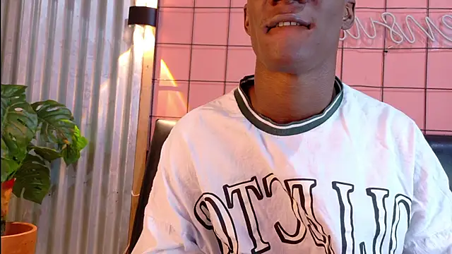 Snapshot of martin_killer chatting on 09.23.25 martin killer online show from 09.23.25