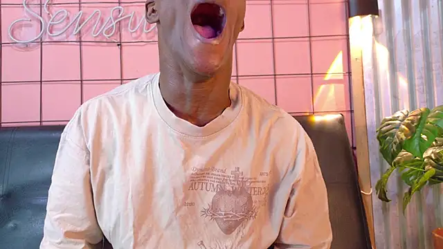 Snapshot of martin_killer chatting on 09.25.25 martin killer online show from 09.25.25