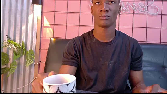 Snapshot of martin_killer chatting on 10.25.25 martin killer online show from 10.25.25