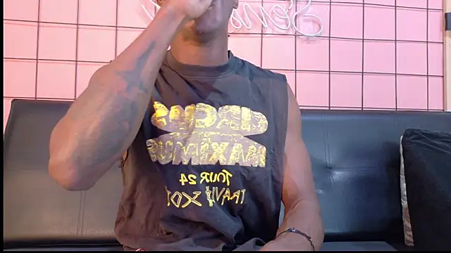 Snapshot of martin_killer chatting on 10.30.25 martin killer online show from 10.30.25