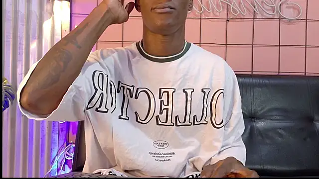 Snapshot of martin_killer chatting on 11.06.25 martin killer online show from 11.06.25