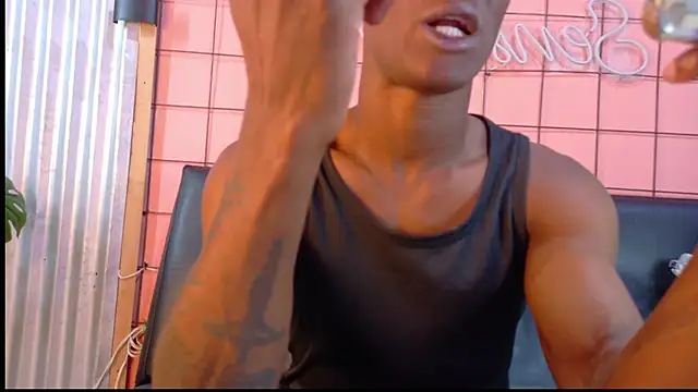 Snapshot of martin_killer chatting on 11.08.25 martin killer online show from 11.08.25