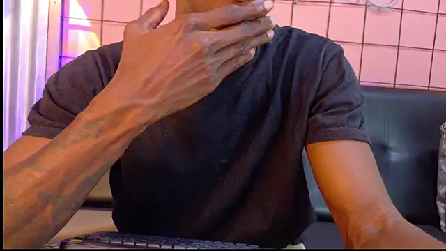 Snapshot of martin_killer chatting on 11.13.25 martin killer online show from 11.13.25