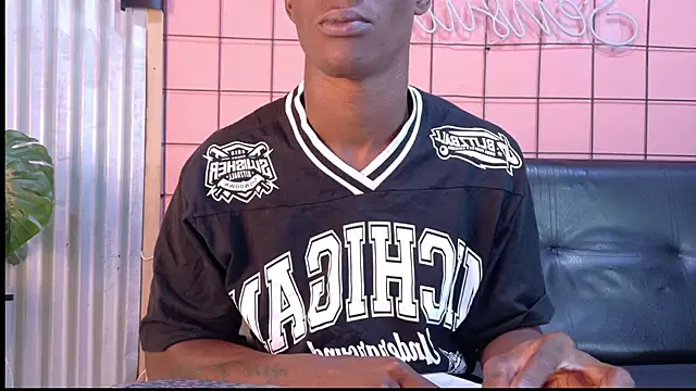 Snapshot of martin_killer chatting on 11.15.25 martin killer online show from 11.15.25