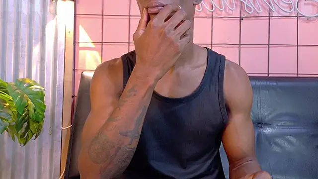 Snapshot of martin_killer chatting on 11.20.25 martin killer online show from 11.20.25