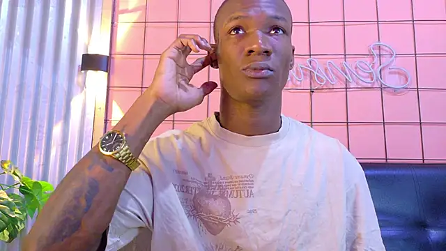 Snapshot of martin_killer chatting on 11.24.25 martin killer online show from 11.24.25