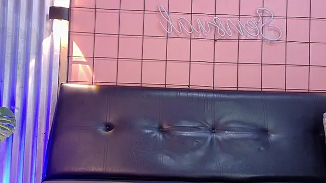 Snapshot of martin_killer chatting on 11.25.25 martin killer online show from 11.25.25