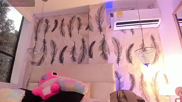 Snapshot of Vivi_prinncess chatting on 10.25.25 Vivi prinncess online show from 10.25.25