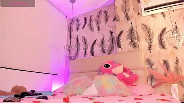 Snapshot of Vivi_prinncess chatting on 10.30.25 Vivi prinncess online show from 10.30.25