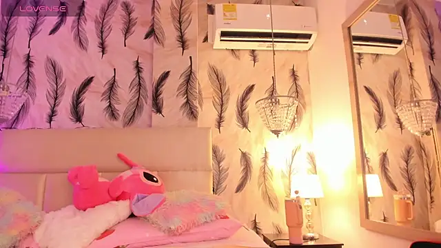 Snapshot of Vivi_prinncess chatting on 12.15.25 Vivi prinncess online show from 12.15.25