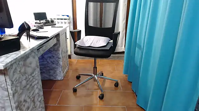 Snapshot of Miss-Mikaele chatting on 02.17.25 Miss-Mikaele online show from 02.17.25