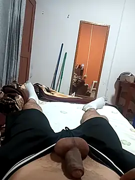 Snapshot of Lubraes chatting on 10.31.25 Lubraes online show from 10.31.25