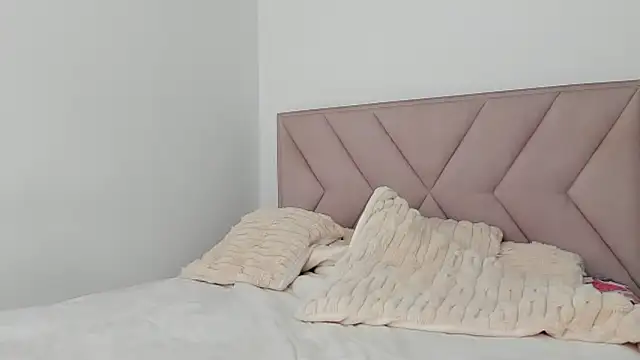 Dephne   online show from 02.26.25