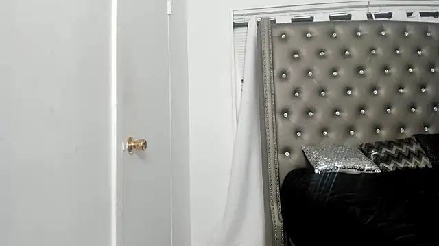 Snapshot of SashaMalone chatting on 12.04.24 SashaMalone online show from 12.04.24